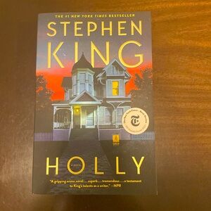 ‘Holly’ a Novel Stephen King Trade Paperback Very Good Condition